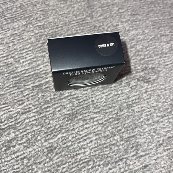 NIB MAC DAZZLESHADOW EXTREME Eyeshadow - Picture 7 of 7